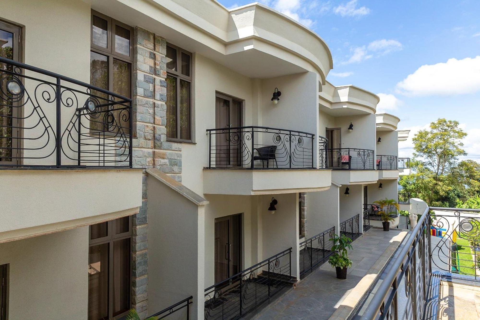 Alba Hotel Meru Exterior foto