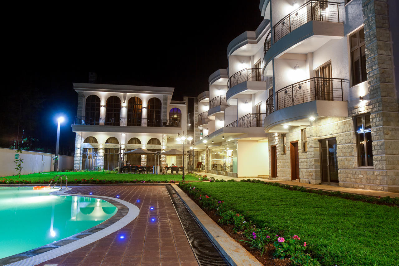 Alba Hotel Meru Exterior foto